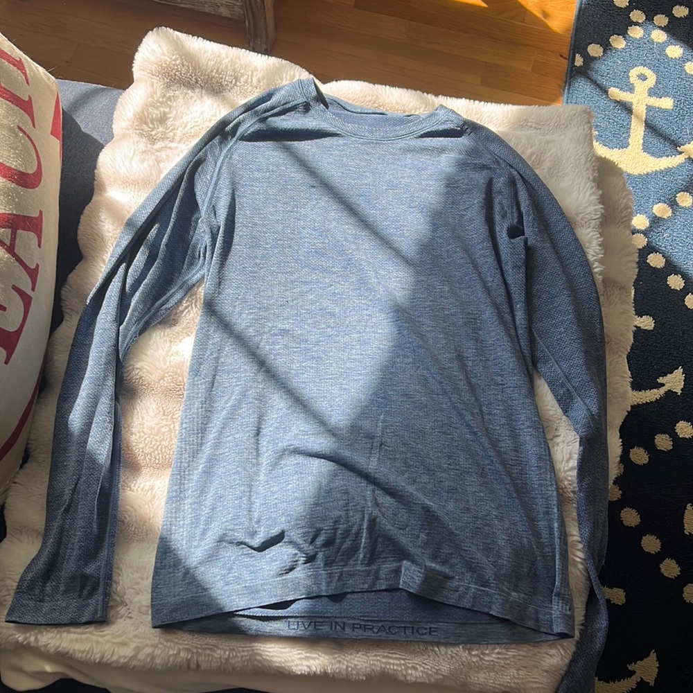 Men’s xs navy Lululemon long sleeve
